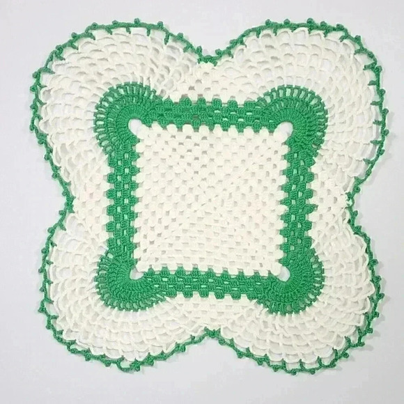 Vtg Set 4 Doilies Hand Crocheted Knitted Linen Apple Green Scalloped Kitsch - Picture 6 of 12